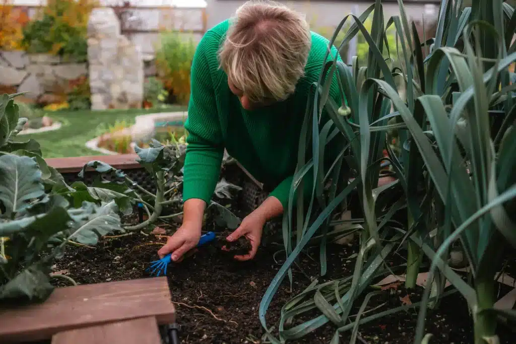 Cornelia bei der Gartenarbeit